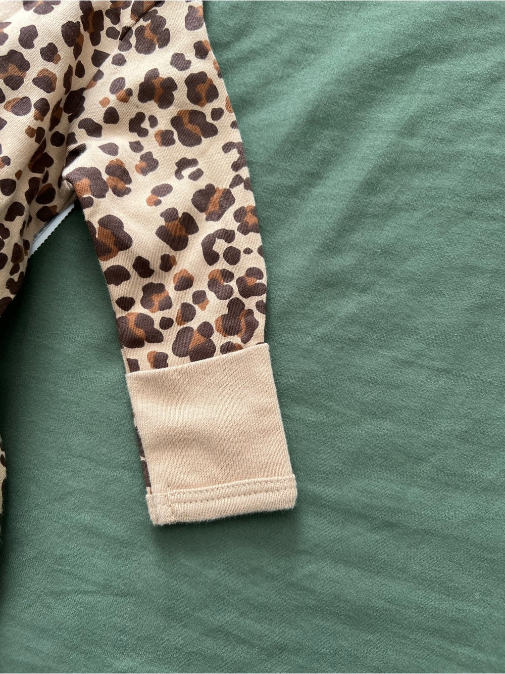 Leopard Print Baby One-Piece Footed Romper Size Preemie - Picture 4 of 4